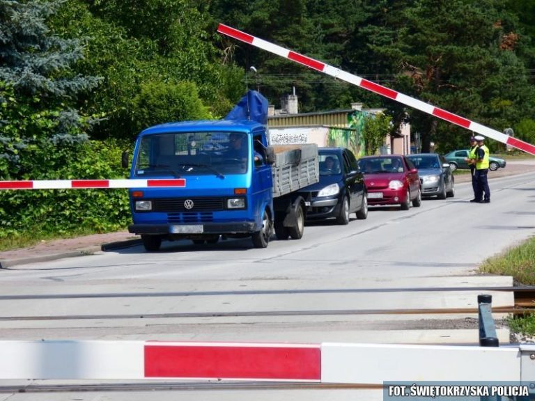 Bezpieczny piątek na przejeździe kolejowym w Zagnańsku