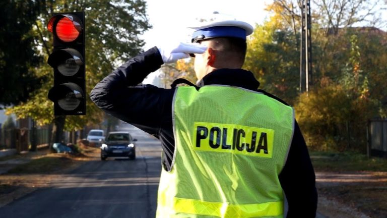 Wiesz jak się zachować, gdy policjant kieruje ruchem? – film