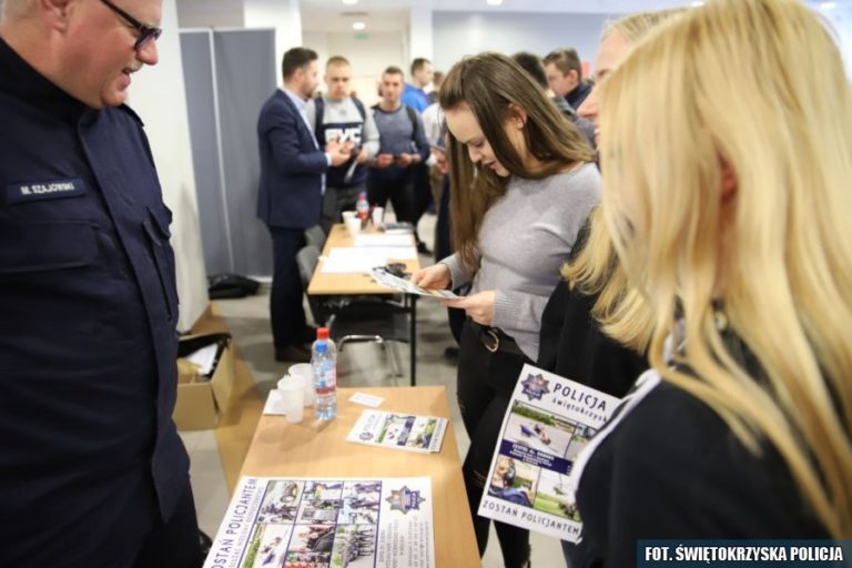 Policjanci na III Studenckich Targach Pracy i Praktyk