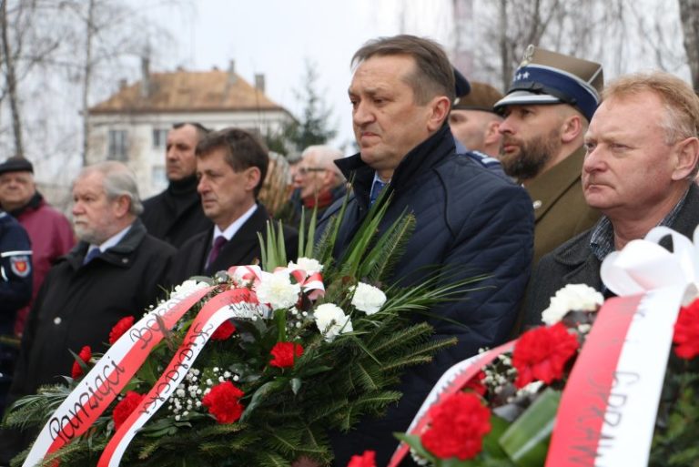 W hołdzie skazanym na niepamięć bohaterom