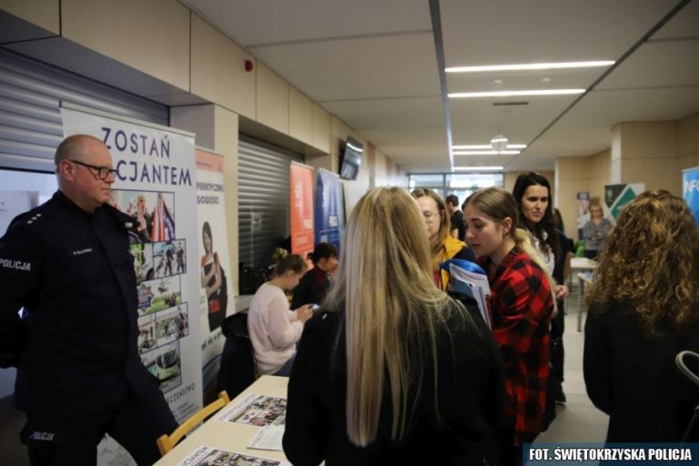 Targi pracy z policyjnym akcentem