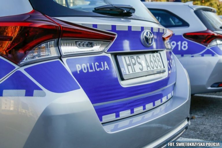 W trakcie interwencji straciła przytomność. Policjanci przywrócili jej funkcje życiowe.