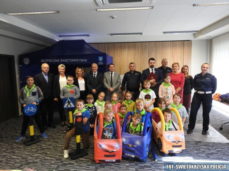 Kieleccy policjanci beneficjentem projektu „Razem Bezpieczniej”