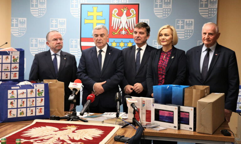 Samorząd województwa wspiera ukraińską młodzież i organizacje polonijne