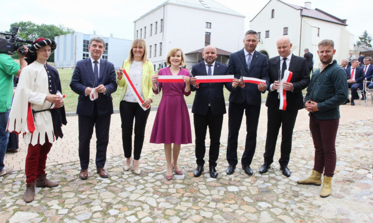 Na zamku w Szydłowie otwarto sezon turystyczny województwa świętokrzyskiego