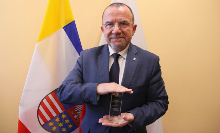 Statuetka „Zdrowe Województwo” dla urzędu marszałkowskiego