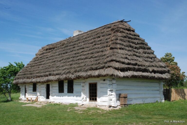 Powrót do zwiedzania wnętrz w Muzeum Wsi Kieleckiej