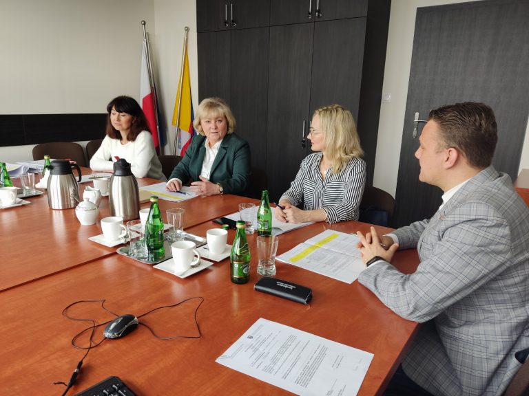 OBRADOWAŁA KOMISJA KONKURSOWA W RAMACH OTWARTEGO KONKURS OFERT „ŚWIĘTOKRZYSKIE DLA MŁODYCH”