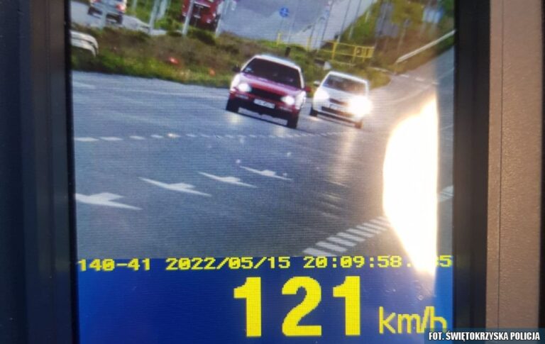 Mętne spojrzenie kierującego i błysk w oku aspiranta