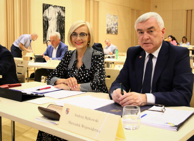 Wotum zaufania i absolutorium dla Zarządu Województwa Świętokrzyskiego