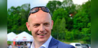 Wójt gminy Zagnańsk Wojciech Ślefarski włącza się do akcji samorządowców promującej czytelnictwo #CzytanieRządzi