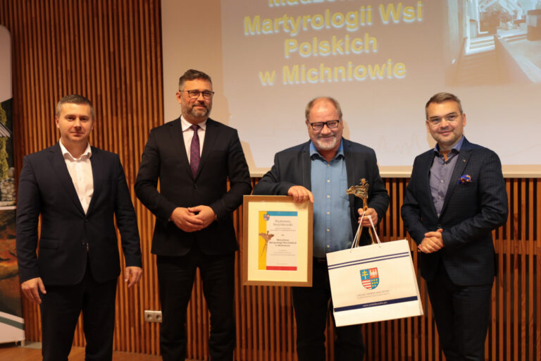 Wojewódzkie Obchody Światowego Dnia Turystyki oraz nagrody „Wędrowiec Świętokrzyski”