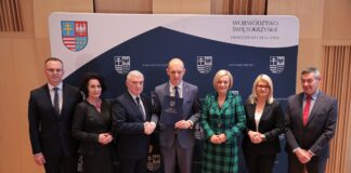 W gminie Zagnańsk seniorom będą pomagać systemowo. Wójt Wojciech Ślefarski podpisał porozumienie z Zarządem Województwa Świętokrzyskiego na wsparcie seniorów