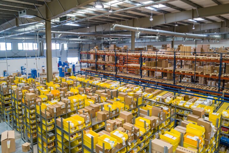 Firma logistyczna – najważniejsze terminy i usługi