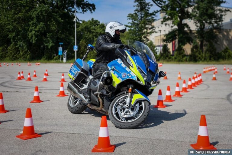 Dyrygowanie ruchem pod batutą najlepszych policjantów i rywalizacja na motocyklowym torze