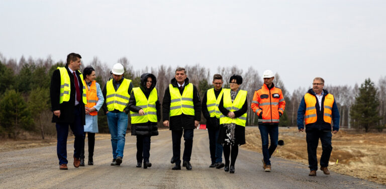 Bogoria zyska nowoczesną obwodnicę! Członek Zarządu Województwa Andrzej Pruś  i radni Sejmiku z wizytą na budowie