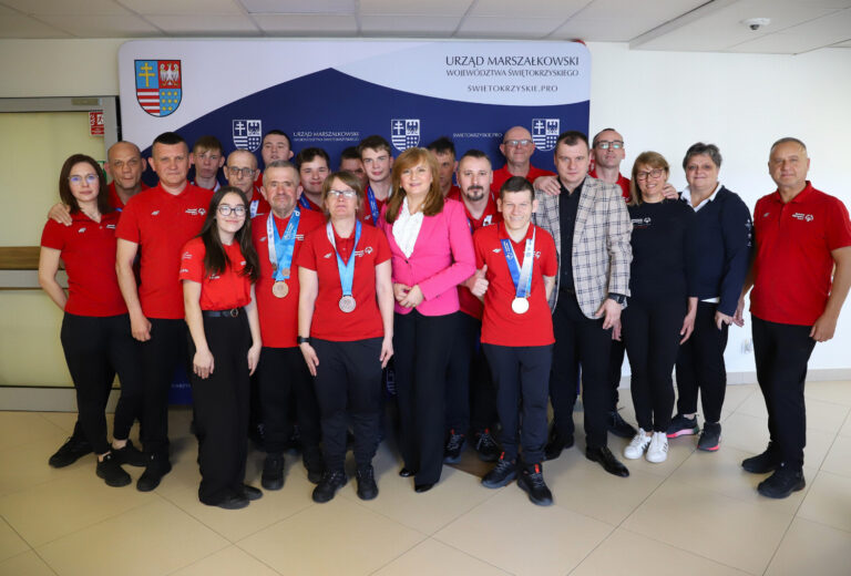 Zawodnicy Świętokrzyskiego Oddziału Regionalnego Olimpiad Specjalnych z wizytą u Anity Koniusz.