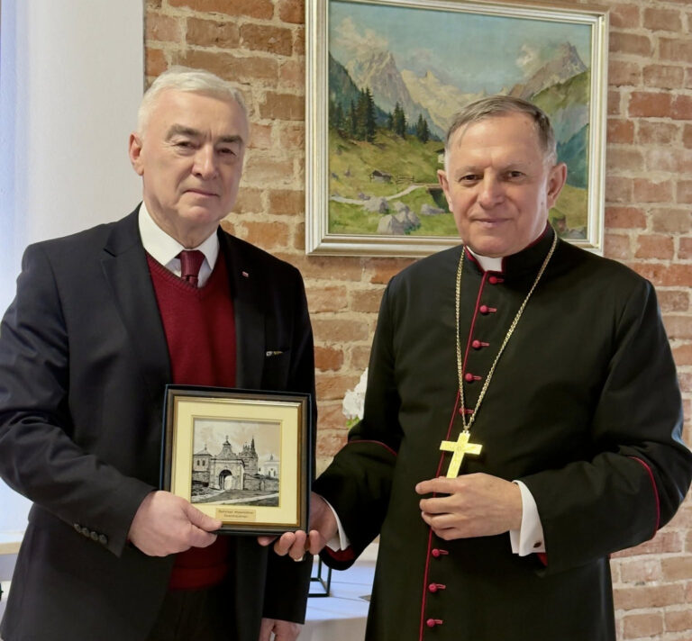 Gowarczów uczcił 20. rocznicę św. Jana Pawła II- wyjątkowe uroczystości i relikwie dla parafii