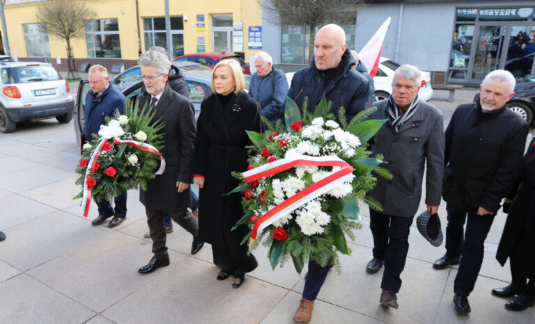Samorząd Województwa upamiętnił 15. rocznicę Katastrofy Smoleńskiej
