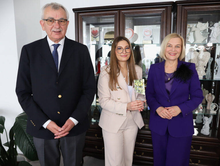 Profesor Zbigniew Gałązka i kielczanka, która podbija świat medycyny Milena Michalska gośćmi marszałek Renta Janik