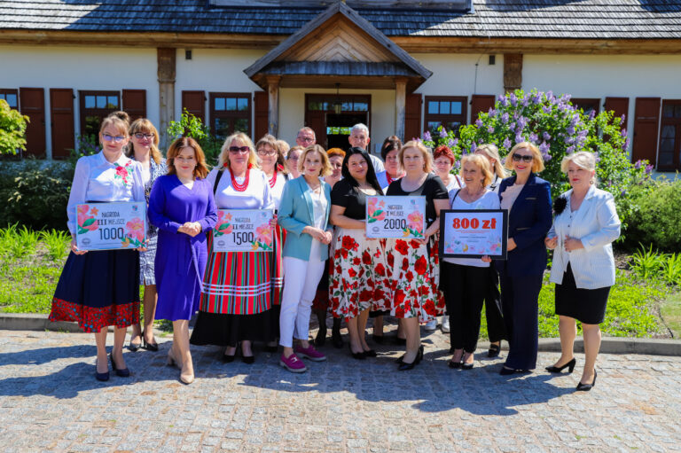 Marszałek województwa wręczyła nagrody za najpiękniejszy stroik wielkanocny