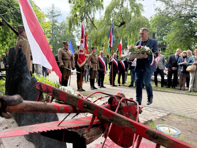 Pamiątkowa tablica pamięci ofiar Rzezi Wołyńskiej