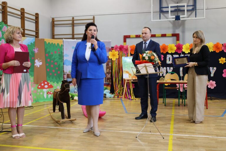 Czterdzieści lat pracy zawodowej dyrektor Małgorzaty Czekaj. Uroczysty jubileusz w Jaworzni