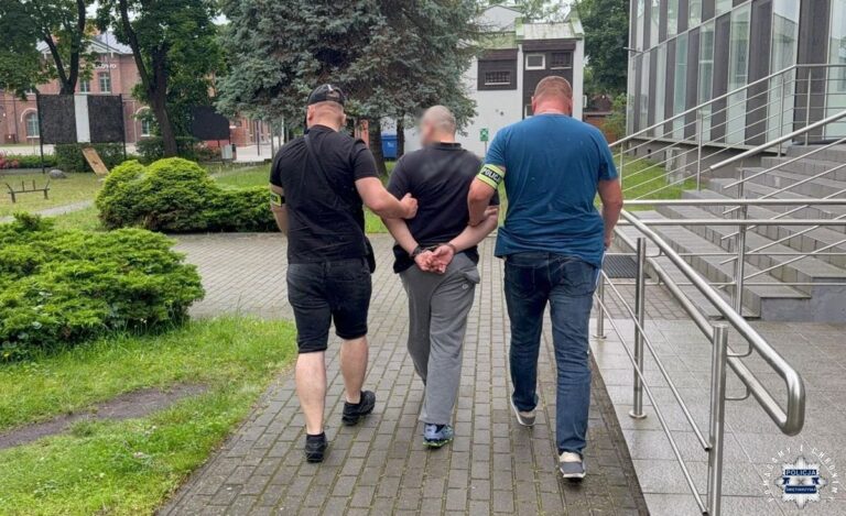 Ukrywał się w piwnicy domu, na drugim końcu Polski