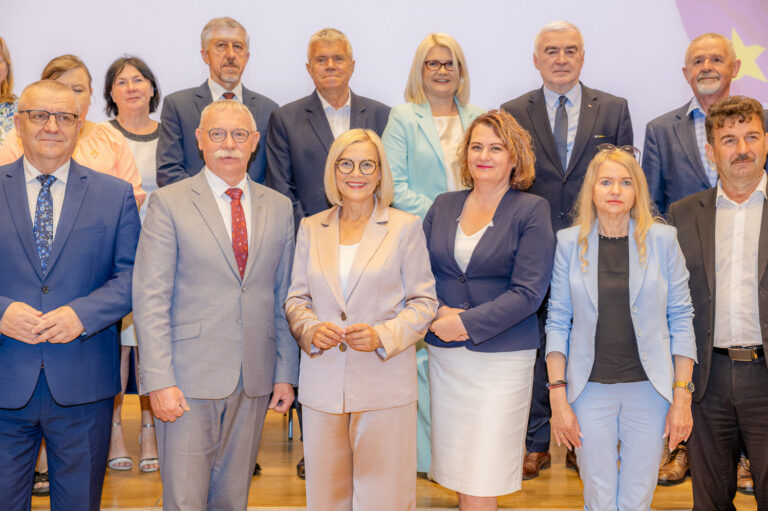 Pomoc finansowa na działania inwestycyjne świętokrzyskich gmin