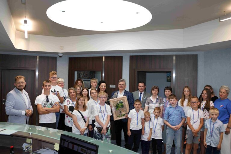 Młodzież z Piekoszowa w fotelu starosty