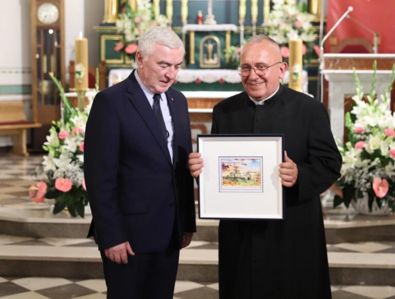 Poświęcenie ołtarza w parafii w Chlewicach