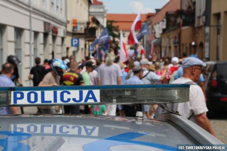 Policjanci czuwali nad bezpieczeństwem podczas zgromadzeń w Kielcach