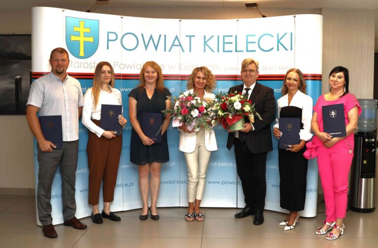 Ośmioro pedagogów zostało nauczycielami mianowanymi