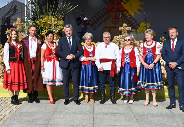 Plon niesiemy plon. Daleszyce w hołdzie rolnikom podczas gminnych Dożynek