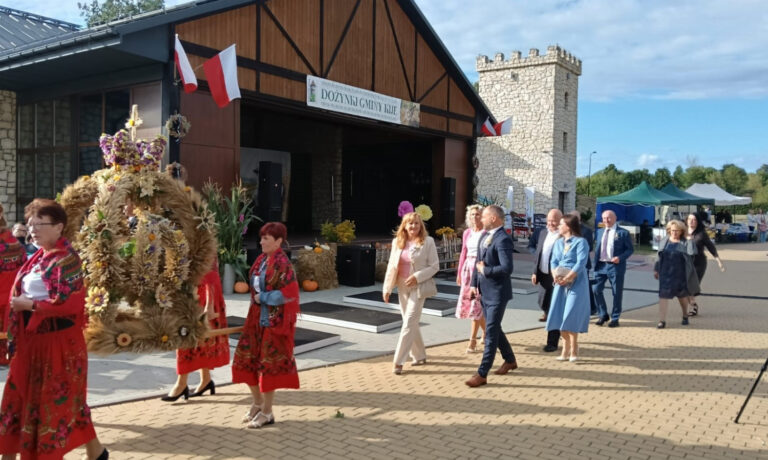 Podsumowanie żniw i wspaniałą zabawa w gminie Kije