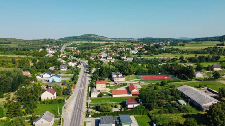Cykl fotografii ˝Nasza urokliwa Mała Ojczyzna˝ – Miejscowość Korzecko z lotu ptaka