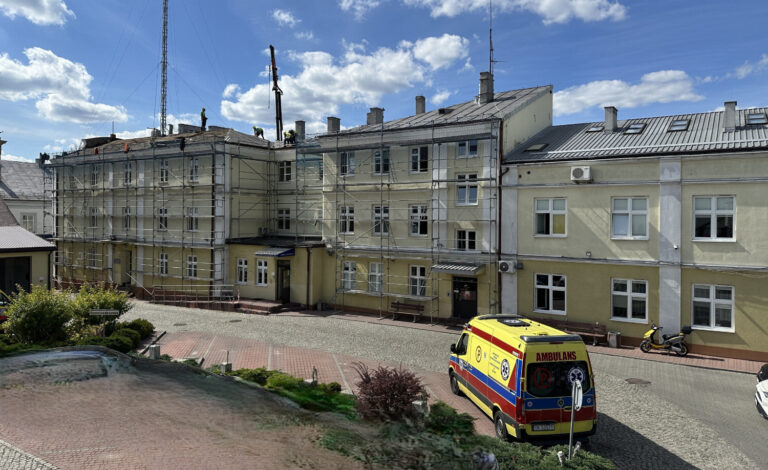 Rozpoczął się remont dachu zabytkowego budynku ŚCRMiTS przy ul. Św. Leonarda 10 w Kielcach