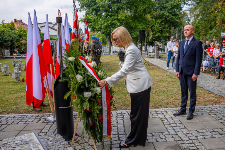 Pamięć o bohaterach walk i ofiarach II wojny światowej