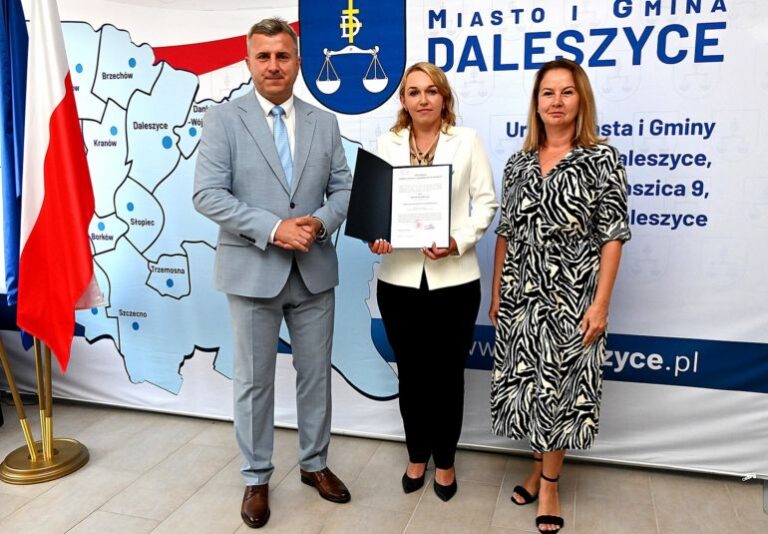 Kolejna nauczycielka z awansem