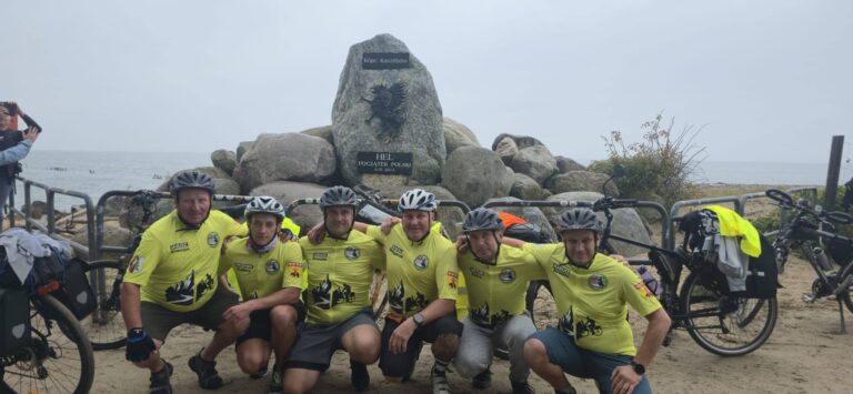 Przyjaciele z Mniowa, Strawczyna i Kielc pokonali 900 km na rowerach, aby wesprzeć ciężko chorego Piotrka Turka