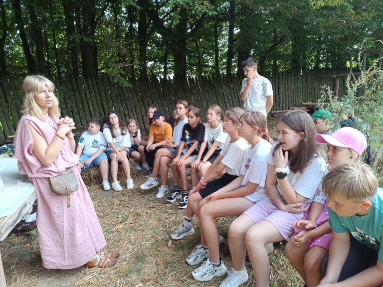 Sekrety przeszłości odkryte przez uczniów Publicznej Szkoły Podstawowej w Lisowie