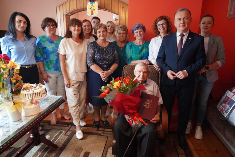 Setne urodziny Tadeusza Kręciały z Bolmina. Wyjątkowy jubileusz mieszkańca gminy Chęciny
