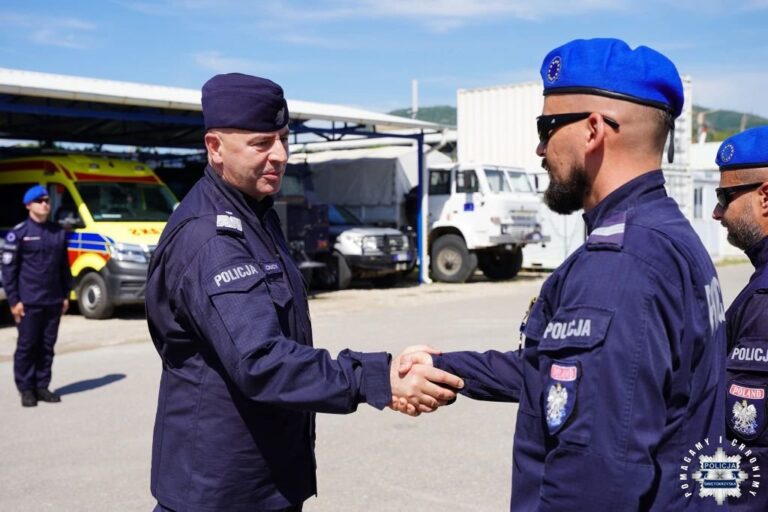 Nagroda dla włoszczowskiego policjanta za misję w ramach XXXVII rotacji Jednostki Specjalnej Polskiej Policji w Kosowie