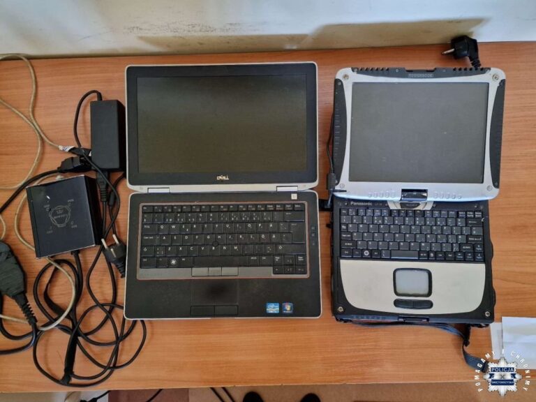 Dwa laptopy i urządzenia elektroniczne przejęte przez kielecką policję