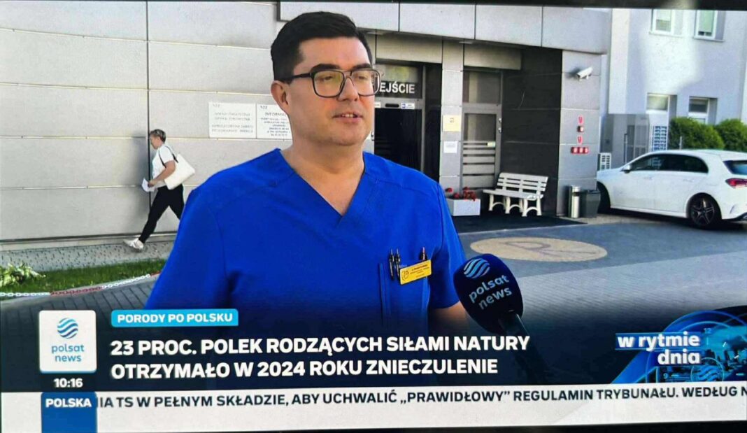 Wywiad z pracownikiem medycznym przed budynkiem szpitala.