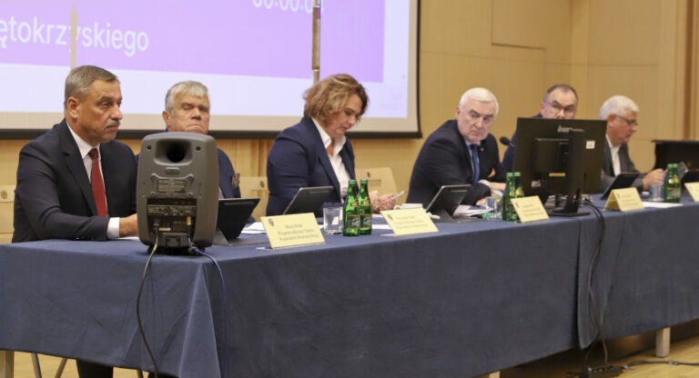 Z obrad Sejmiku Województwa Świętokrzyskiego