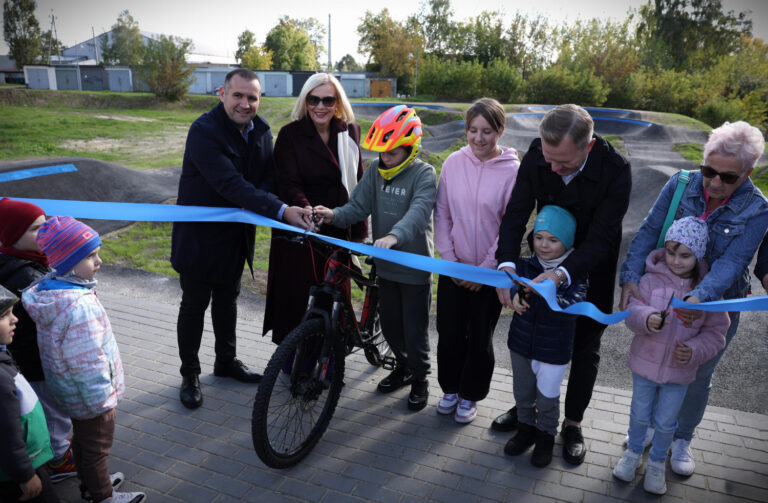 Nowiny zyskały atrakcyjne miejsce do aktywnego spędzania czasu – tor rowerowy typu PUMPTRACK!