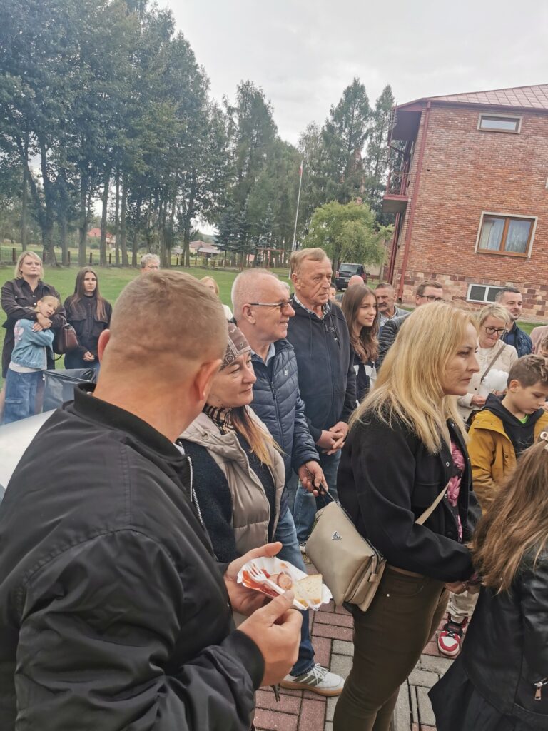 Mieszkańcy Zaborowic i Pieradeł odnowili salkę katechetyczną. Własną pracą stworzyli miejsce do spotkań i integracji