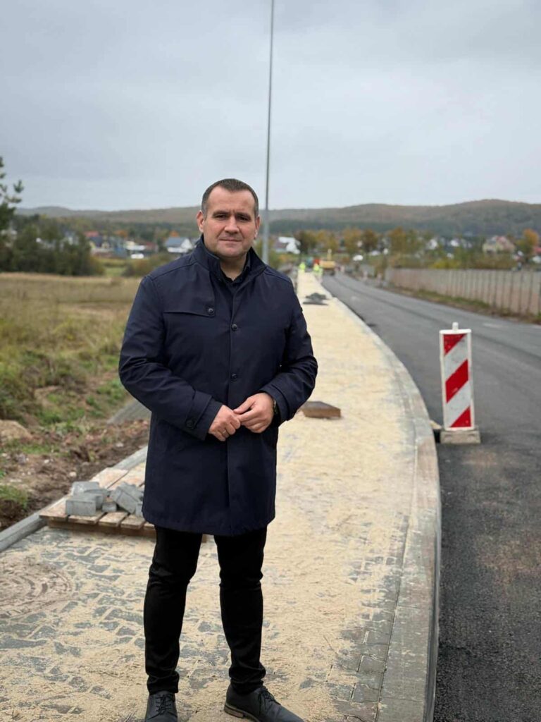 Końca dobiega przebudowa drogi w Bolechowicach. To ostatni etap inwestycji z wysokim rządowym dofinansowaniem