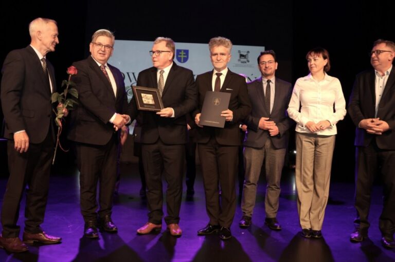 Szkoła Podstawowa w Brzezinach z niezwykłym wyróżnieniem